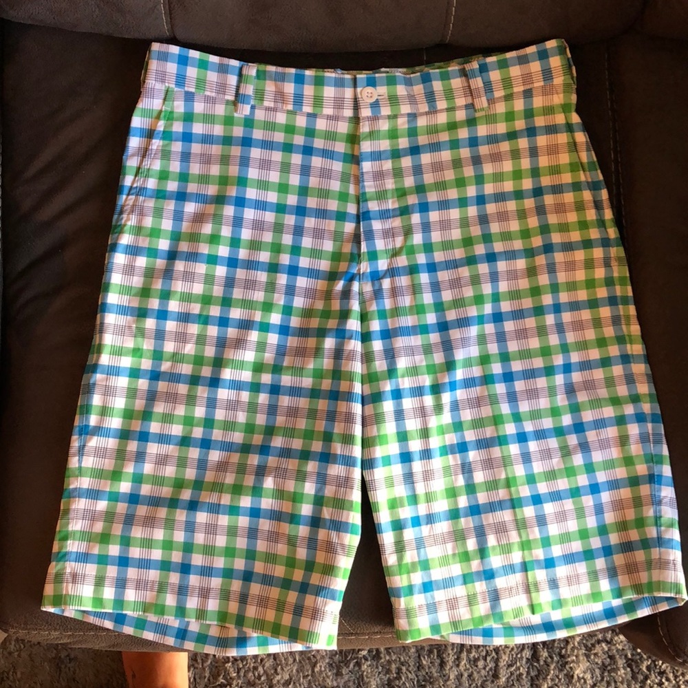 Men’s Nike golf shorts